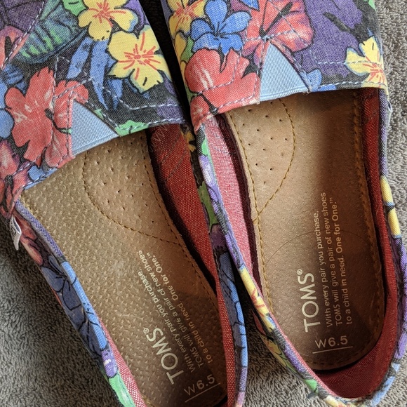 Tom's Floral Shoes - Picture 5 of 6